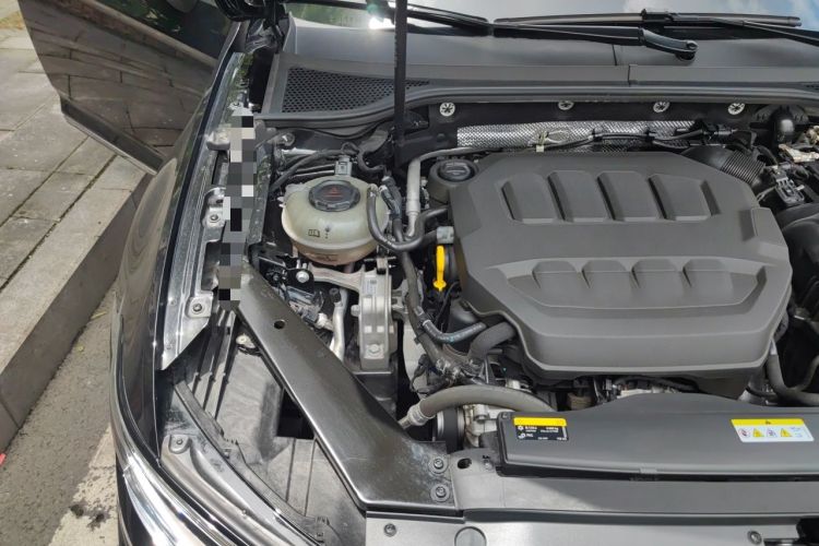 Used Volkswagen Magotan 2023 2 Million Units Commemorative Edition 330TSI DSG Luxury Version Engine Bay Right