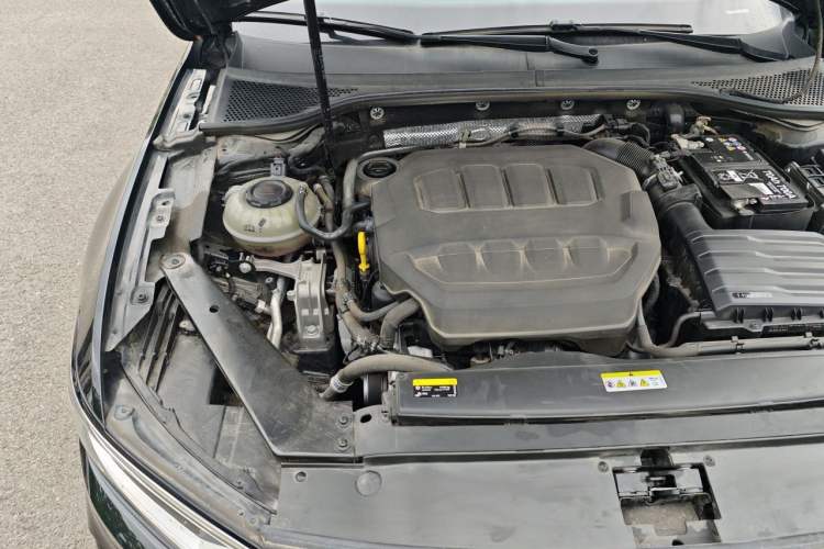 Used Volkswagen Magotan 2023 2 Million Units Commemorative Edition 330TSI DSG Luxury Version Engine Bay Right