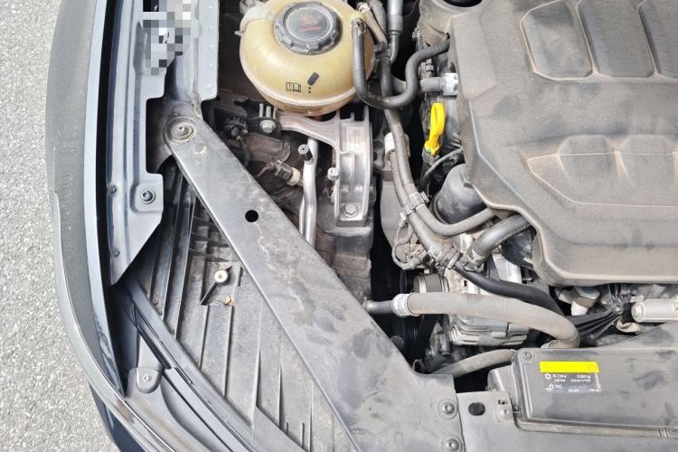 Used Volkswagen Magotan 2023 2 Million Units Limited-Edition 380TSI DSG Flagship Version Engine Bay Right