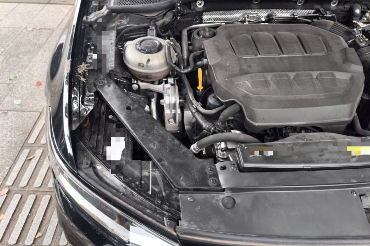 Used Volkswagen Magotan 2023 2 Million Units Commemorative Edition 330TSI DSG Luxury Version Engine Bay Right