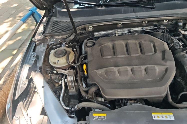 Used Volkswagen Magotan 2023 2 Million Units Commemorative Edition 330TSI DSG Luxury Version Engine Bay Right