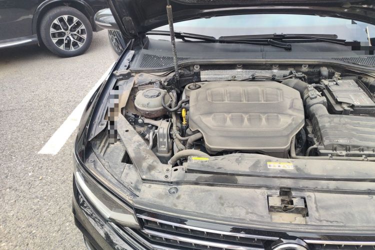 Used Volkswagen Magotan 2023 2 Million Units Commemorative Edition 330TSI DSG Luxury Version Engine Bay Right