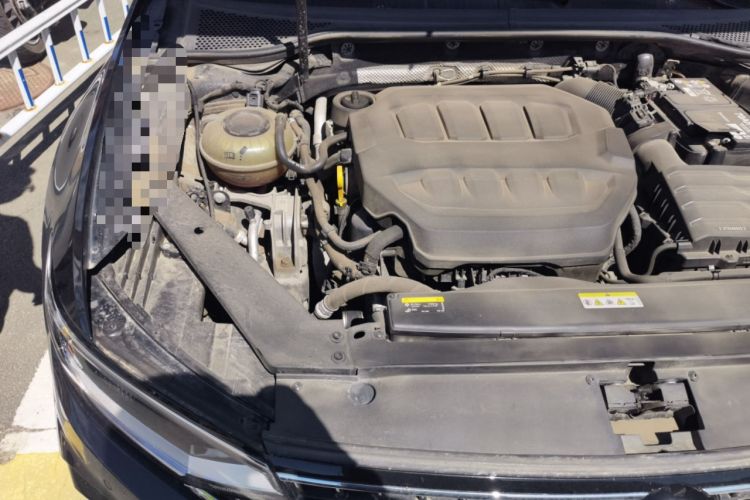 Used Volkswagen Magotan 2023 2 Million Units Commemorative Edition 330TSI DSG Luxury Version Engine Bay Right