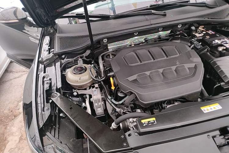 Used Volkswagen Magotan 2023 2 Million Units Limited Edition 330TSI DSG Leading Version Engine Bay Right