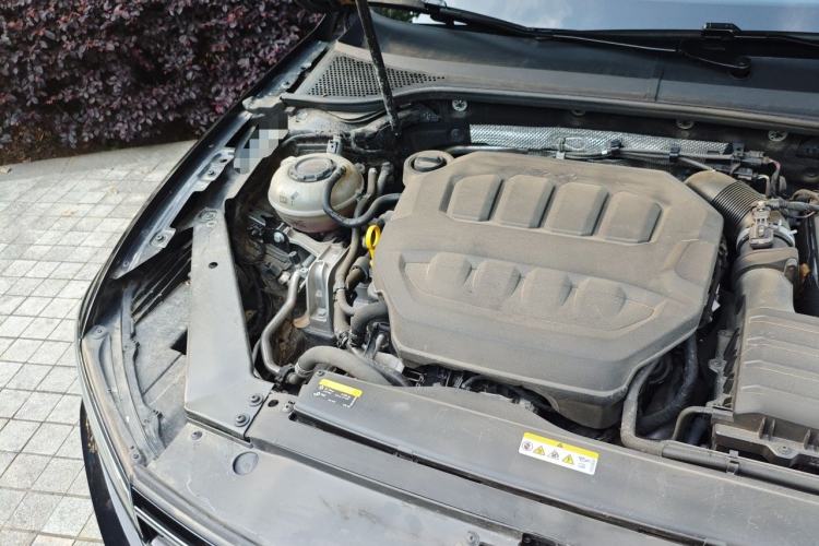 Used Volkswagen Magotan 2023 2 Million Units Commemorative Edition 330TSI DSG Luxury Version Engine Bay Right