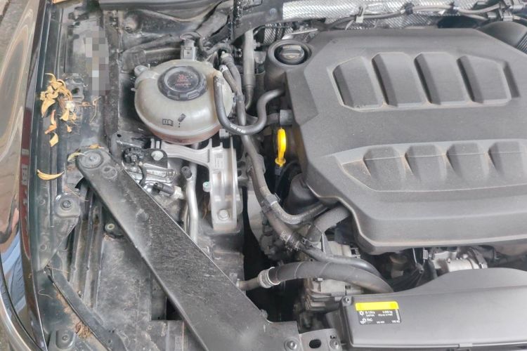 Used Volkswagen Magotan 2023 2 Million Units Commemorative Edition 330TSI DSG Luxury Version Engine Bay Right