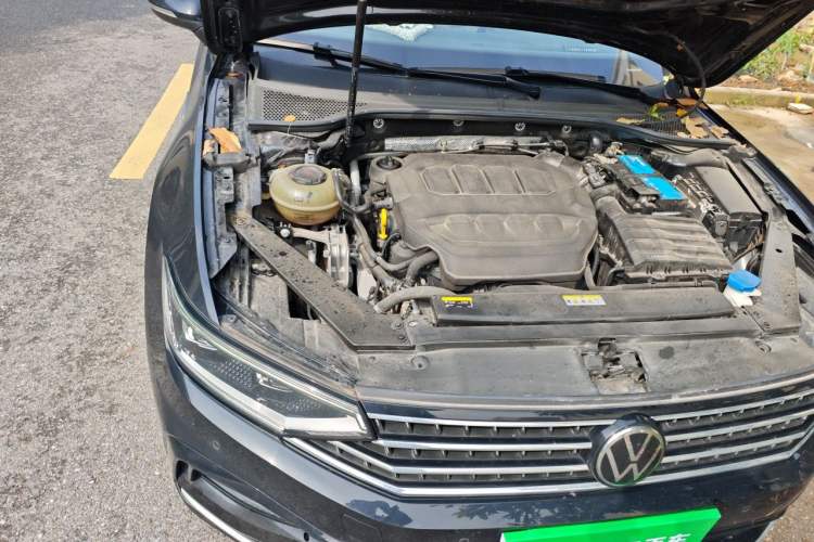 Used Volkswagen Magotan 2023 2 Million Units Commemorative Edition 330TSI DSG Luxury Version Engine Bay Right