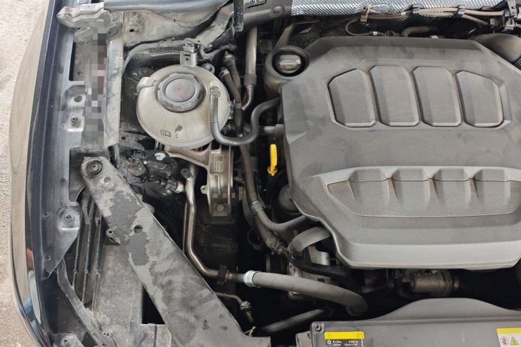Used Volkswagen Magotan 2023 2 Million Units Commemorative Edition 330TSI DSG Luxury Version Engine Bay Right