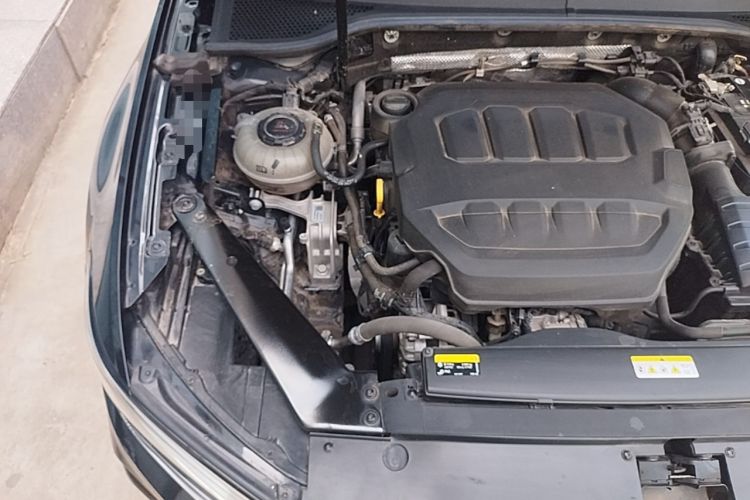 Used Volkswagen Magotan 2023 2 Million Units Commemorative Edition 330TSI DSG Luxury Version Engine Bay Right
