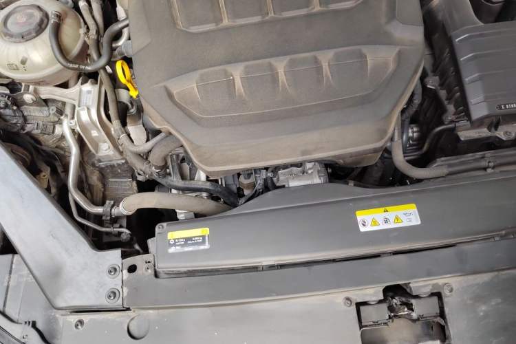 Used Volkswagen Magotan 2023 2 Million Units Commemorative Edition 330TSI DSG Luxury Version Engine Bay Right