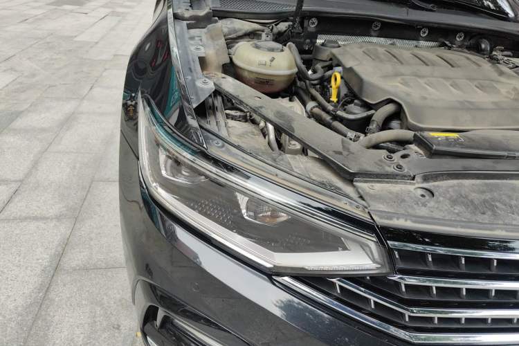 Used Volkswagen Magotan 2023 2 Million Units Limited Edition 330TSI DSG Leading Version Engine Bay Right