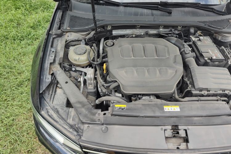 Used Volkswagen Magotan 2023 2 Million Units Commemorative Edition 330TSI DSG Luxury Version Engine Bay Right