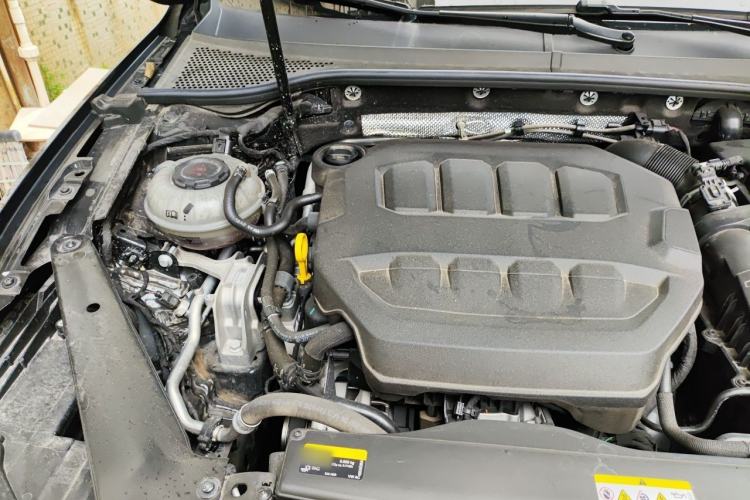 Used Volkswagen Magotan 2023 2 Million Units Commemorative Edition 330TSI DSG Luxury Version Engine Bay Right