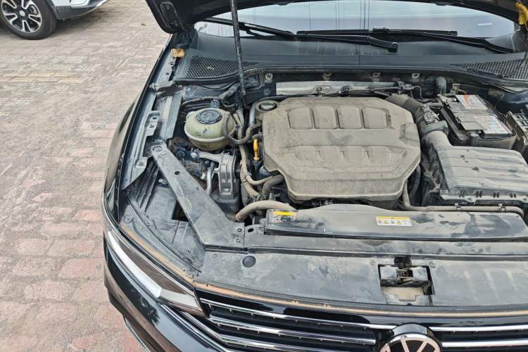 Used Volkswagen Magotan 2023 2 Million Units Commemorative Edition 330TSI DSG Luxury Version Engine Bay Right