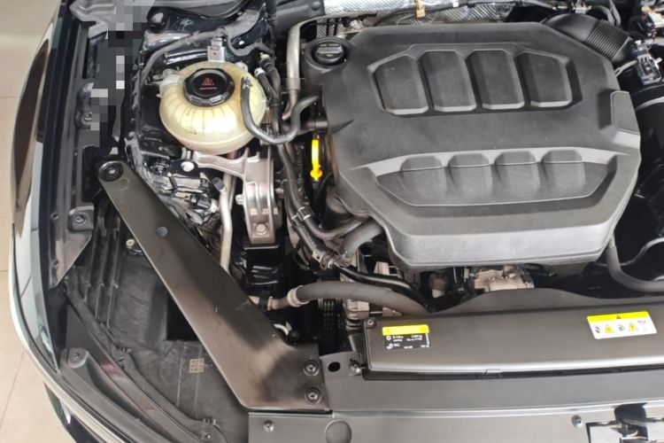 Used Volkswagen Magotan 2023 2 Million Units Commemorative Edition 330TSI DSG Luxury Version Engine Bay Right