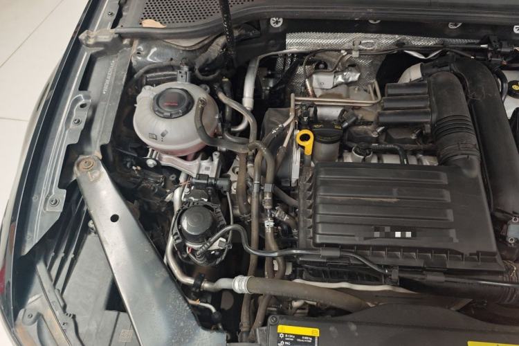 Used Volkswagen Magotan 2023 2 Million Units Limited-Edition 280TSI DSG Comfort Version Engine Bay Right