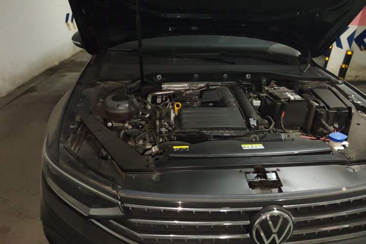 Used Volkswagen Magotan 2023 2 Million Units Limited-Edition 280TSI DSG Comfort Version Engine Bay Right