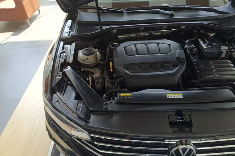 Used Volkswagen Magotan 2023 2 Million Units Commemorative Edition 330TSI DSG Luxury Version Engine Bay Right