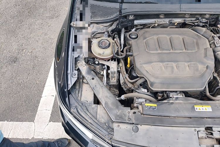 Used Volkswagen Magotan 2023 2 Million Units Commemorative Edition 330TSI DSG Luxury Version Engine Bay Right