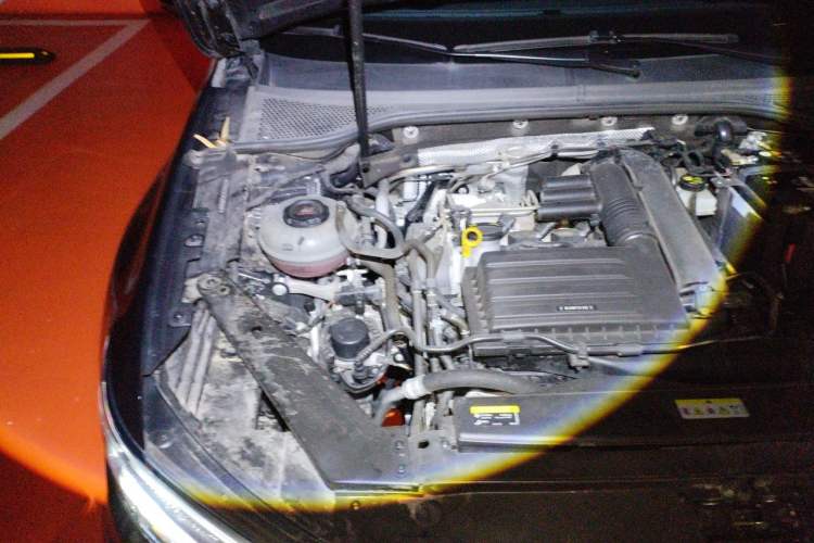 Used Volkswagen Magotan 2023 2 Million Units Limited Edition 280TSI DSG Leading Version Engine Bay Right