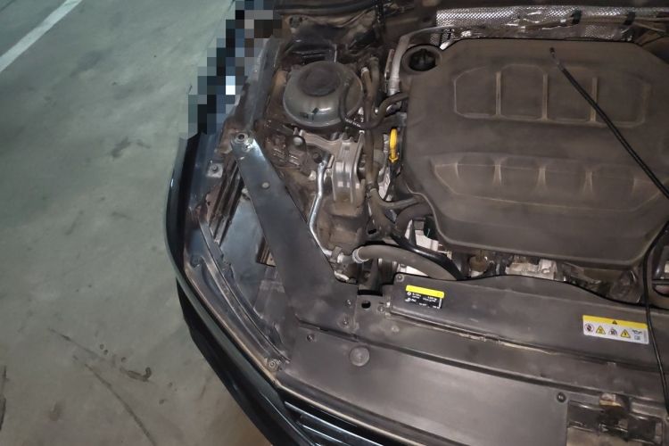 Used Volkswagen Magotan 2023 2 Million Units Commemorative Edition 330TSI DSG Luxury Version Engine Bay Right