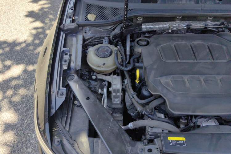 Used Volkswagen Magotan 2023 2 Million Units Commemorative Edition 330TSI DSG Luxury Version Engine Bay Right