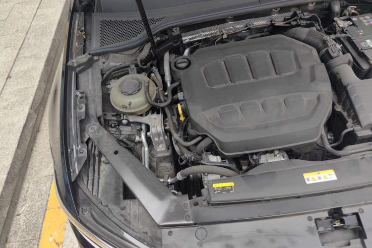 Used Volkswagen Magotan 2023 2 Million Units Limited Edition 330TSI DSG Leading Version Engine Bay Right