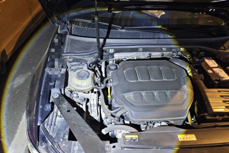 Used Volkswagen Magotan 2023 2 Million Units Commemorative Edition 330TSI DSG Luxury Version Engine Bay Right