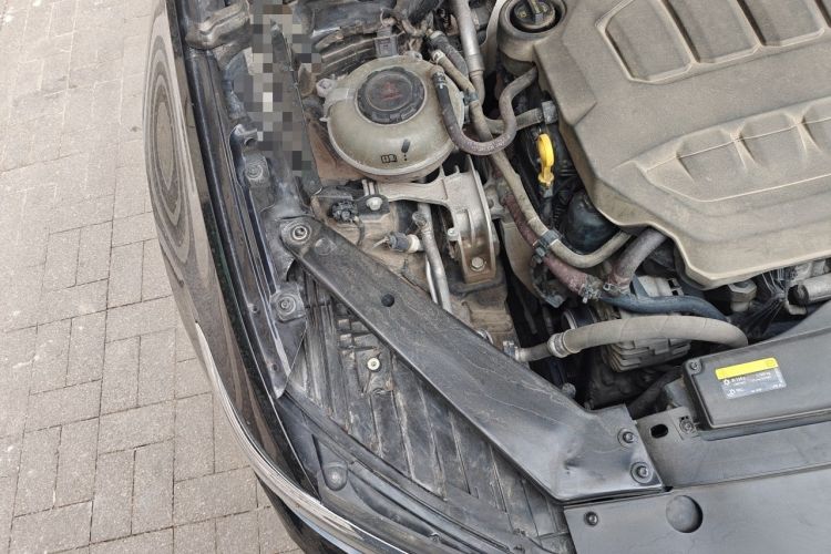 Used Volkswagen Magotan 2023 2 Million Units Limited-Edition 380TSI DSG Flagship Version Engine Bay Right
