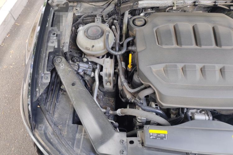 Used Volkswagen Magotan 2023 2 Million Units Commemorative Edition 330TSI DSG Luxury Version Engine Bay Right
