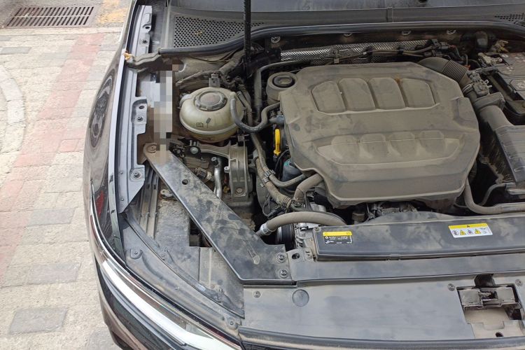 Used Volkswagen Magotan 2023 2 Million Units Commemorative Edition 330TSI DSG Luxury Version Engine Bay Right