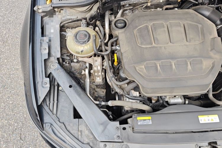 Used Volkswagen Magotan 2023 2 Million Units Limited Edition 330TSI DSG Leading Version Engine Bay Right