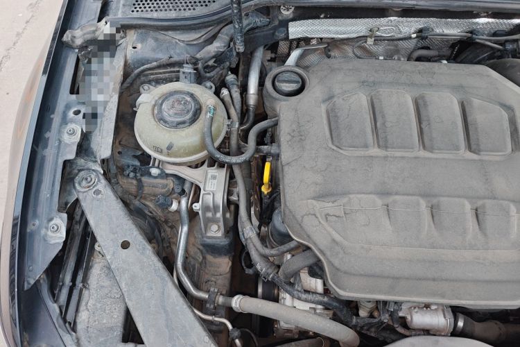 Used Volkswagen Magotan 2023 2 Million Units Commemorative Edition 330TSI DSG Luxury Version Engine Bay Right
