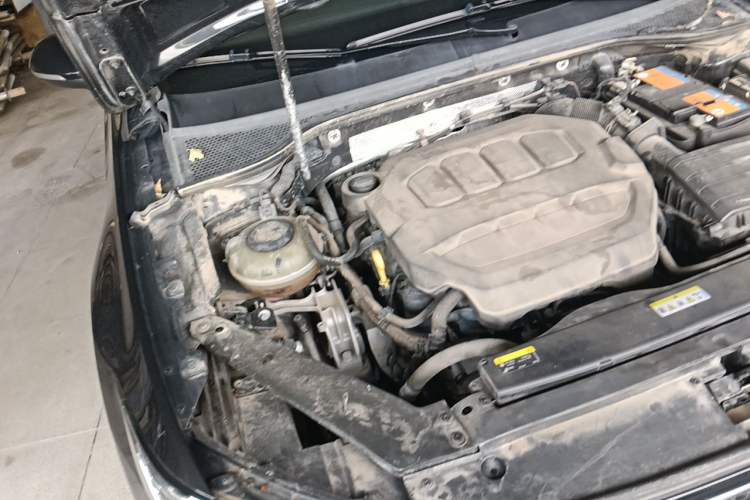 Used Volkswagen Magotan 2023 2 Million Units Limited Edition 330TSI DSG Leading Version Engine Bay Right