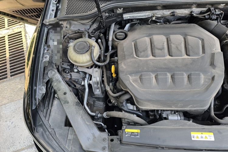 Used Volkswagen Magotan 2023 2 Million Units Commemorative Edition 330TSI DSG Luxury Version Engine Bay Right