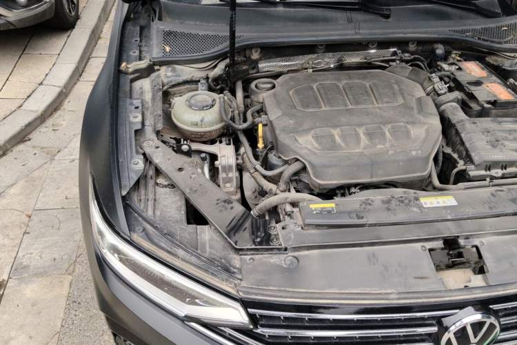 Used Volkswagen Magotan 2023 2 Million Units Limited Edition 330TSI DSG Leading Version Engine Bay Right