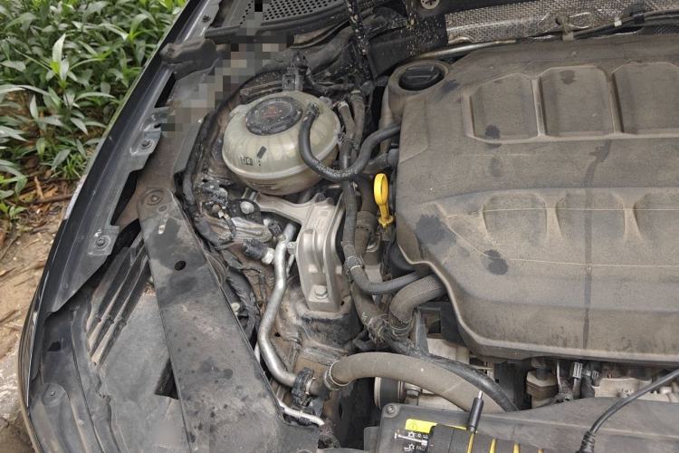 Used Volkswagen Magotan 2023 2 Million Units Limited Edition 330TSI DSG Leading Version Engine Bay Right
