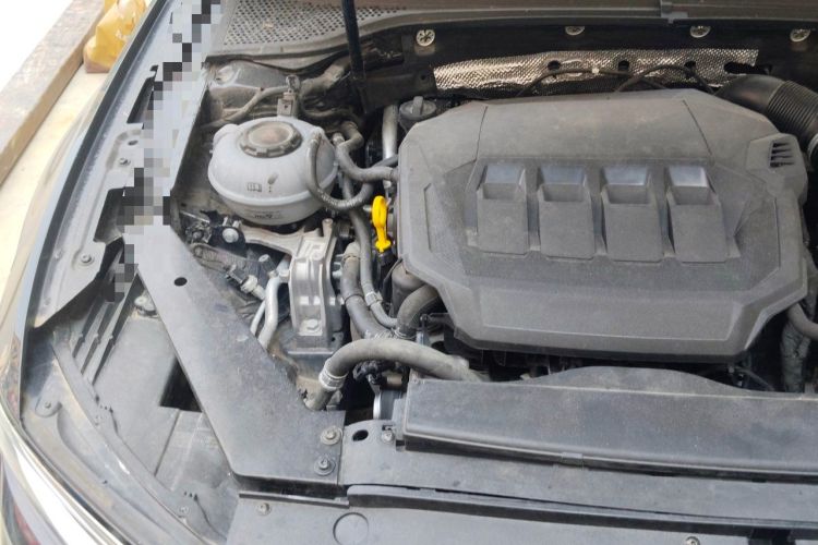 Used Volkswagen Magotan 2023 2 Million Units Commemorative Edition 330TSI DSG Luxury Version Engine Bay Right