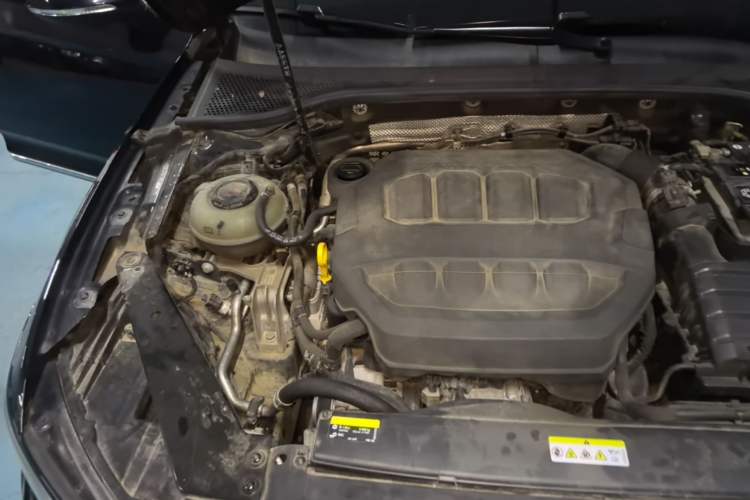 Used Volkswagen Magotan 2023 2 Million Units Commemorative Edition 330TSI DSG Luxury Version Engine Bay Right