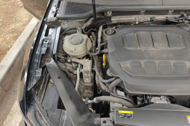 Used Volkswagen Magotan 2023 2 Million Units Commemorative Edition 330TSI DSG Luxury Version Engine Bay Right