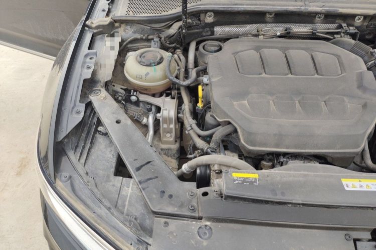 Used Volkswagen Magotan 2023 2 Million Units Commemorative Edition 330TSI DSG Luxury Version Engine Bay Right
