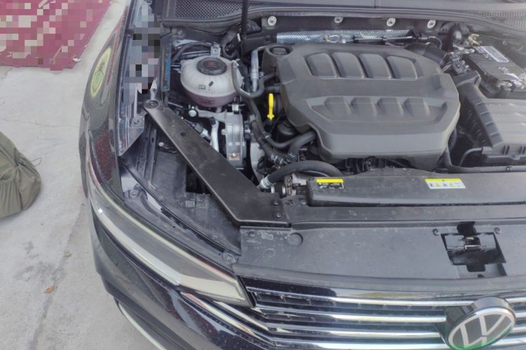 Used Volkswagen Magotan 2023 2 Million Units Limited Edition 330TSI DSG Leading Version Engine Bay Right