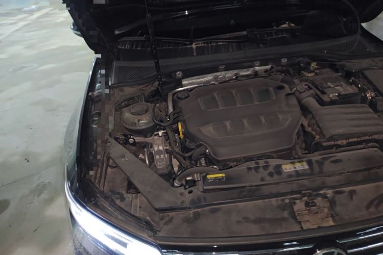 Used Volkswagen Magotan 2023 2 Million Units Commemorative Edition 330TSI DSG Luxury Version Engine Bay Right