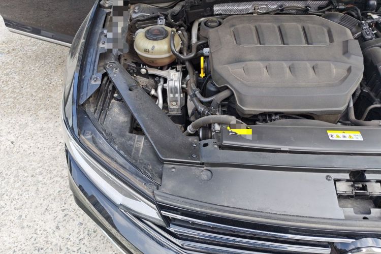 Used Volkswagen Magotan 2023 2 Million Units Commemorative Edition 330TSI DSG Luxury Version Engine Bay Right