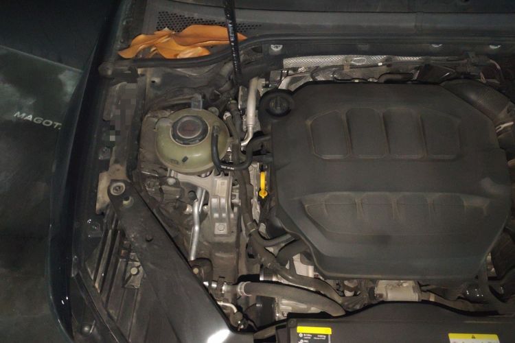 Used Volkswagen Magotan 2023 2 Million Units Commemorative Edition 330TSI DSG Luxury Version Engine Bay Right