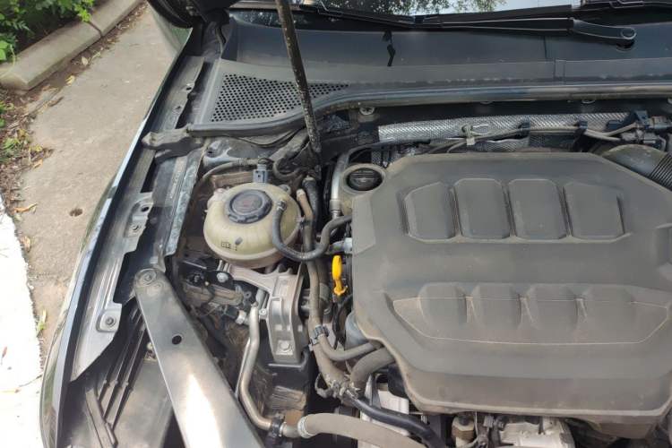 Used Volkswagen Magotan 2023 2 Million Units Commemorative Edition 330TSI DSG Luxury Version Engine Bay Right