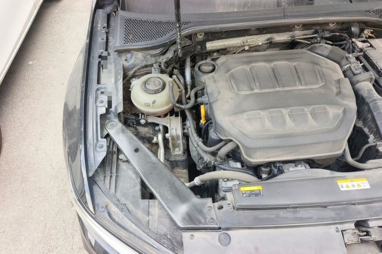 Used Volkswagen Magotan 2023 2 Million Units Commemorative Edition 330TSI DSG Luxury Version Engine Bay Right