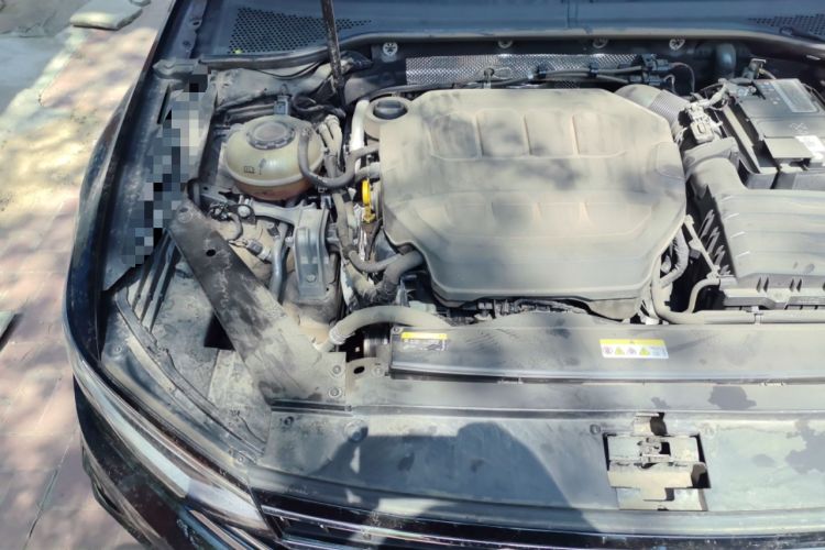 Used Volkswagen Magotan 2023 2 Million Units Commemorative Edition 330TSI DSG Luxury Version Engine Bay Right