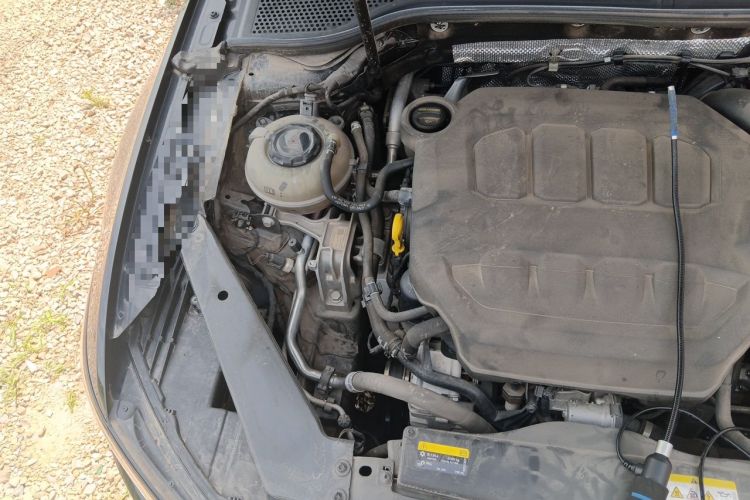 Used Volkswagen Magotan 2023 2 Million Units Commemorative Edition 330TSI DSG Luxury Version Engine Bay Right
