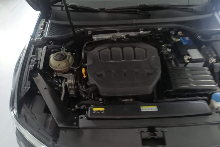Used Volkswagen Magotan 2023 2 Million Units Limited Edition 330TSI DSG Leading Version Engine Bay Right